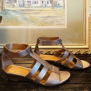 Franco Sarto gold sandals w/ankle strap size 10